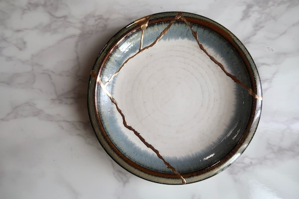 Kintsugi – Photo by Riho Kitagawa on Unsplash